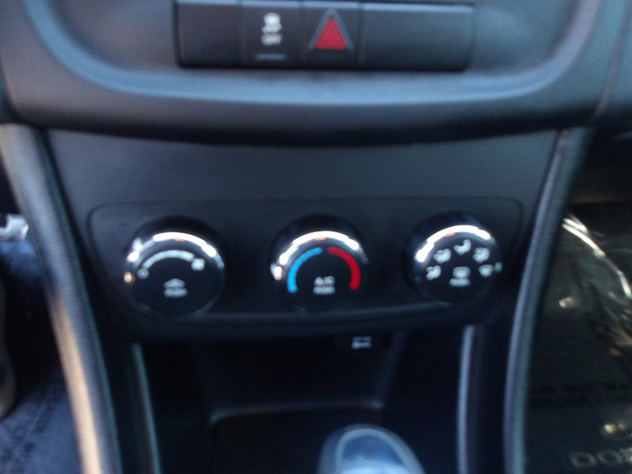 Used 2012 Dodge Avenger SE image 23