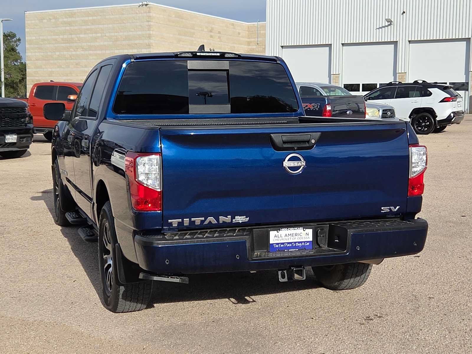 Used 2023 Nissan Titan SV w/ SV Convenience Package RWD image 7