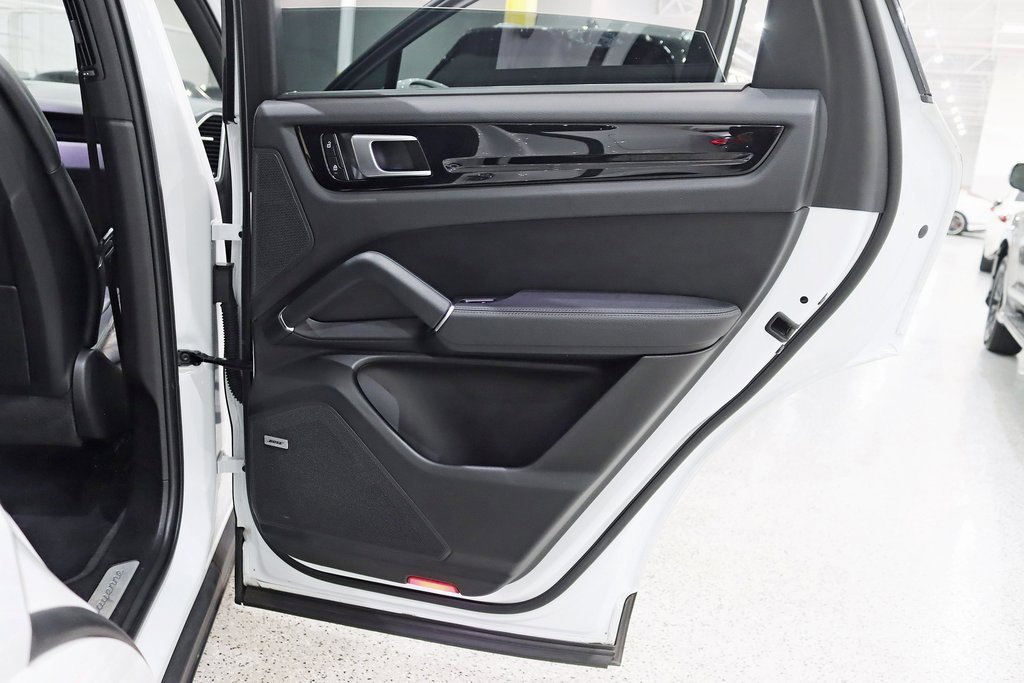 Used 2022 Porsche Cayenne Platinum Edition image 38