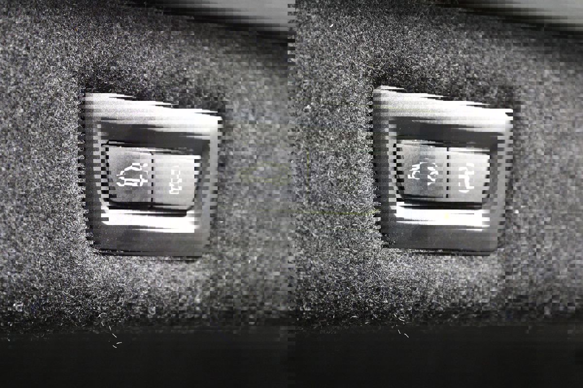 Used 2023 BMW 530e 530e w/ M Sport Package image 35