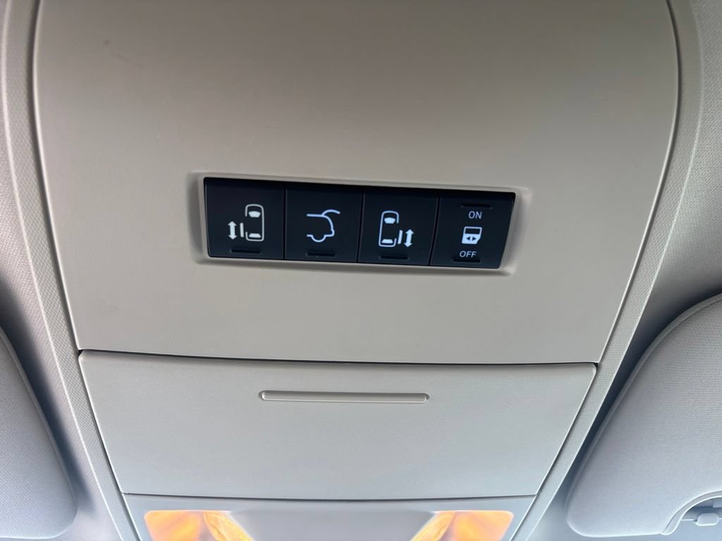 Used 2015 Dodge Grand Caravan SXT FWD image 14