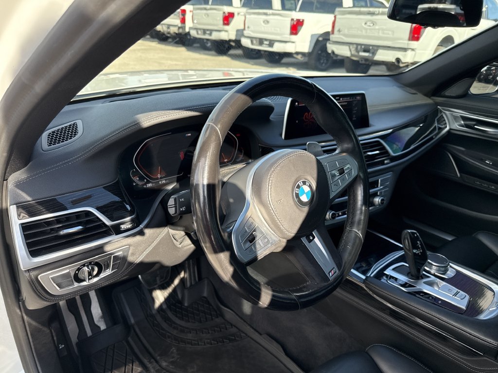 Used 2022 BMW 750i xDrive w/ M Sport Package AWD/4WD image 13
