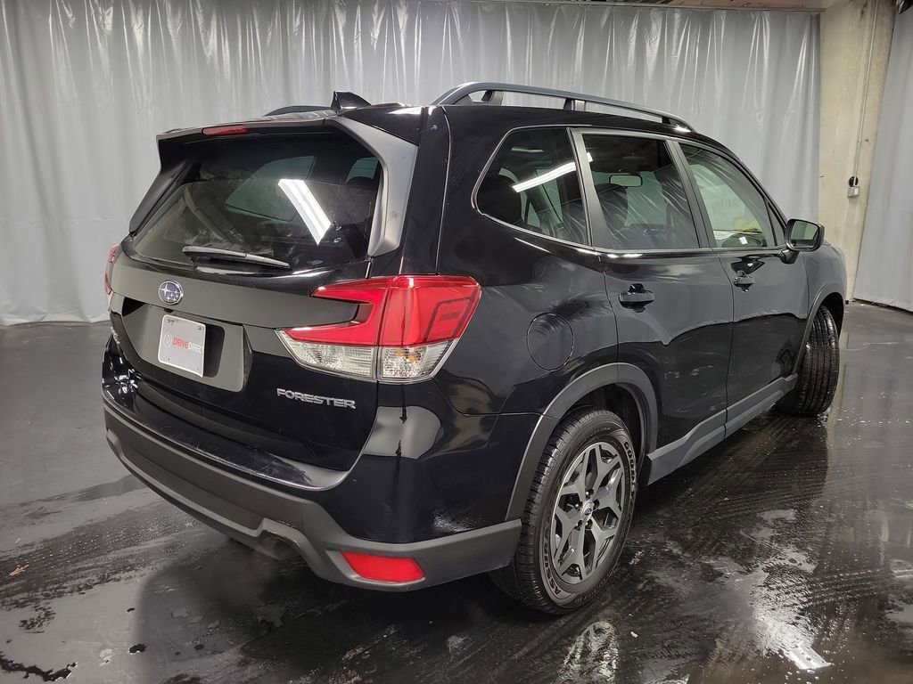 Used 2023 Subaru Forester Premium image 8