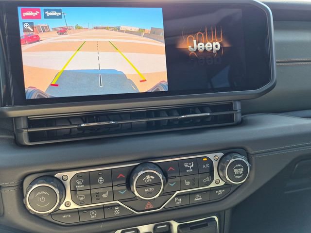 Used 2025 Jeep Gladiator Mojave AWD/4WD image 14