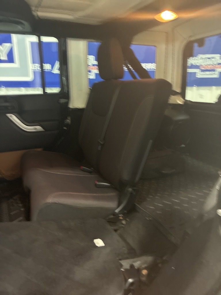 Used 2014 Jeep Wrangler Unlimited Sahara w/ Connectivity Group image 23