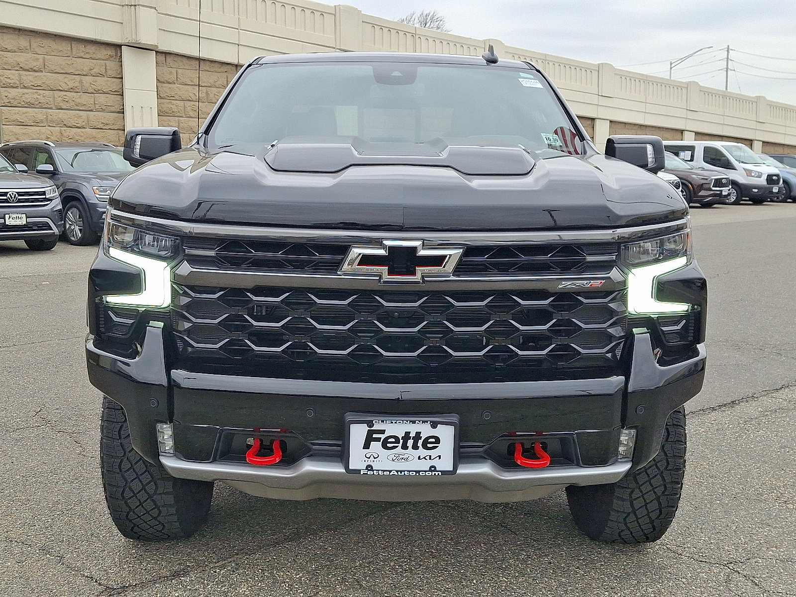 Used 2025 Chevrolet Silverado 1500 ZR2 image 2