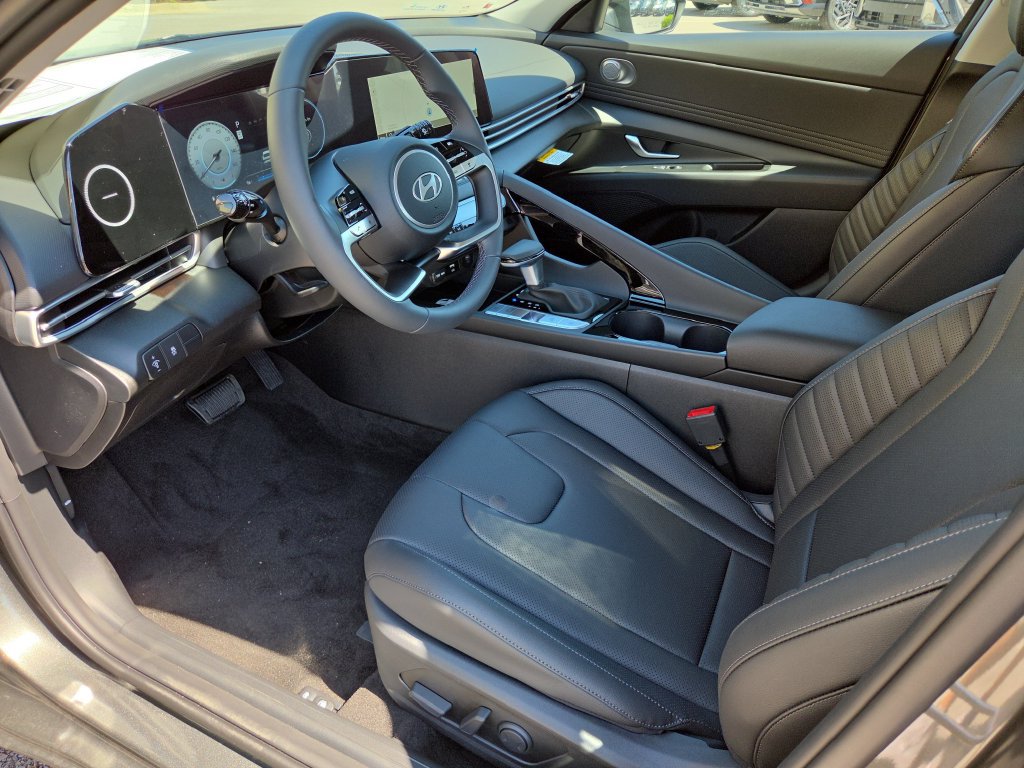 New 2026 Hyundai Elantra Limited FWD image 10