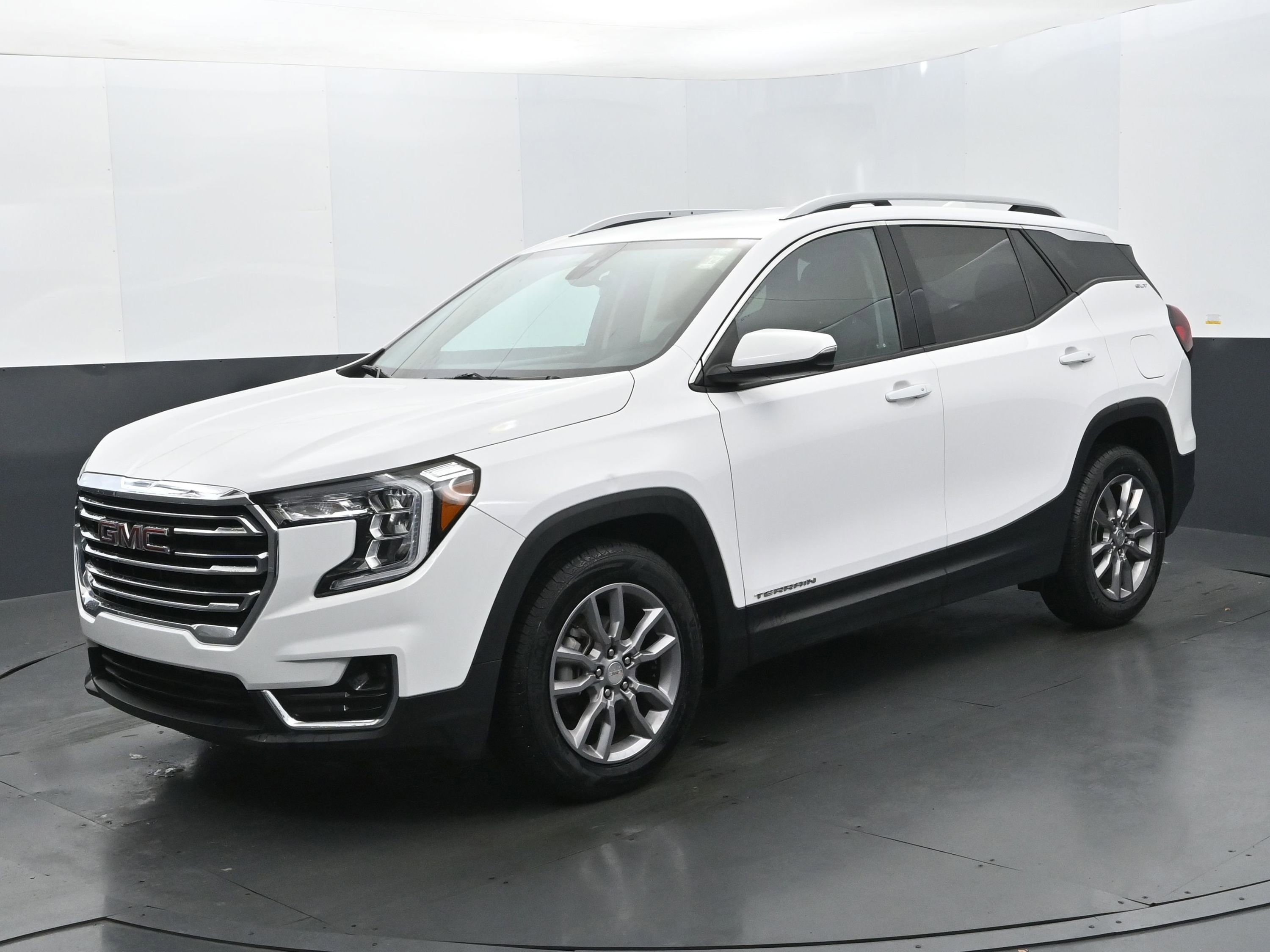 Used 2024 GMC Terrain SLT