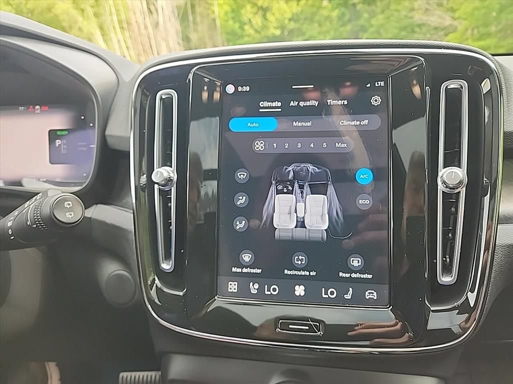 Certified 2023 Volvo XC40 Recharge Ultimate w/ Protection Package Premier AWD/4WD image 19
