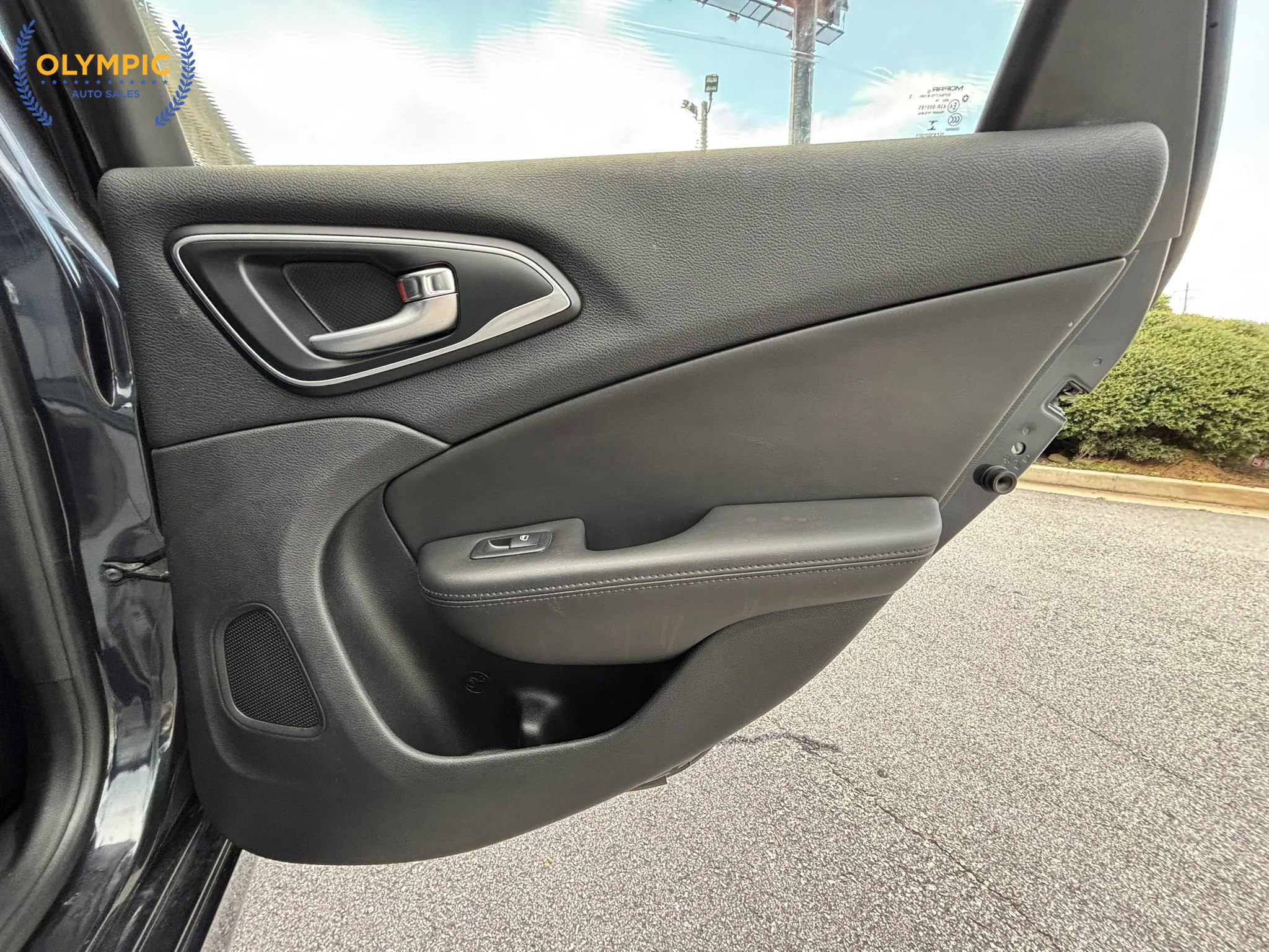 Used 2017 Chrysler 200 Limited Platinum w/ Comfort & Convenience Group image 44