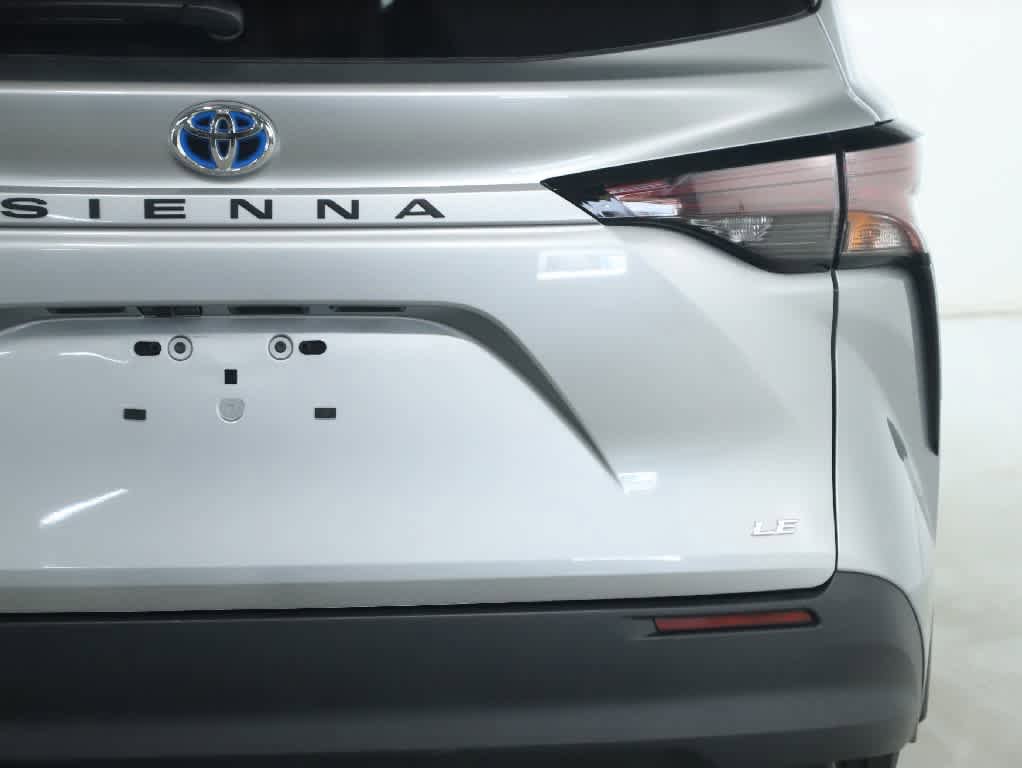 Used 2025 Toyota Sienna LE FWD image 41