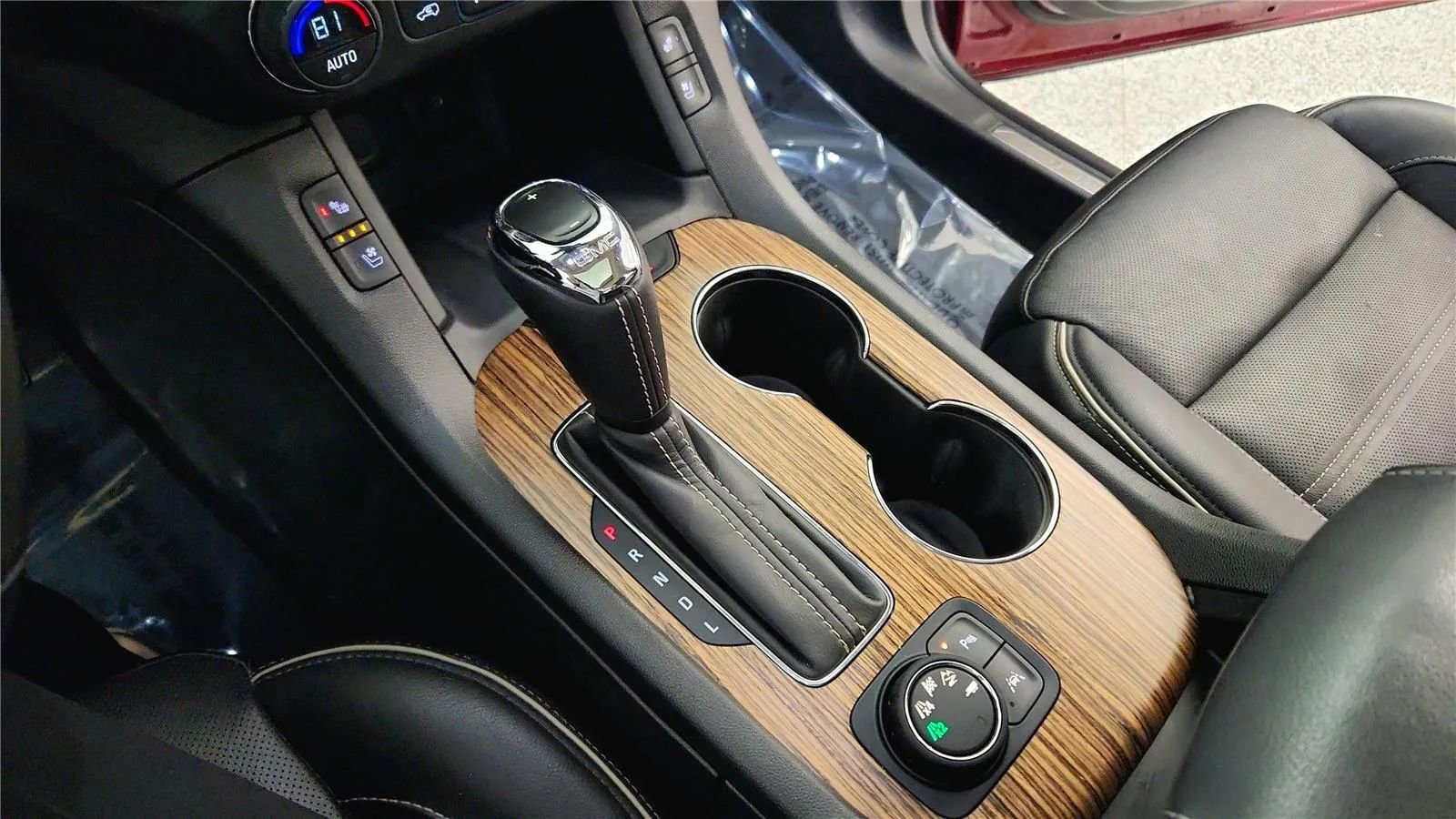 Used 2017 GMC Acadia Denali w/ Technology Package image 28