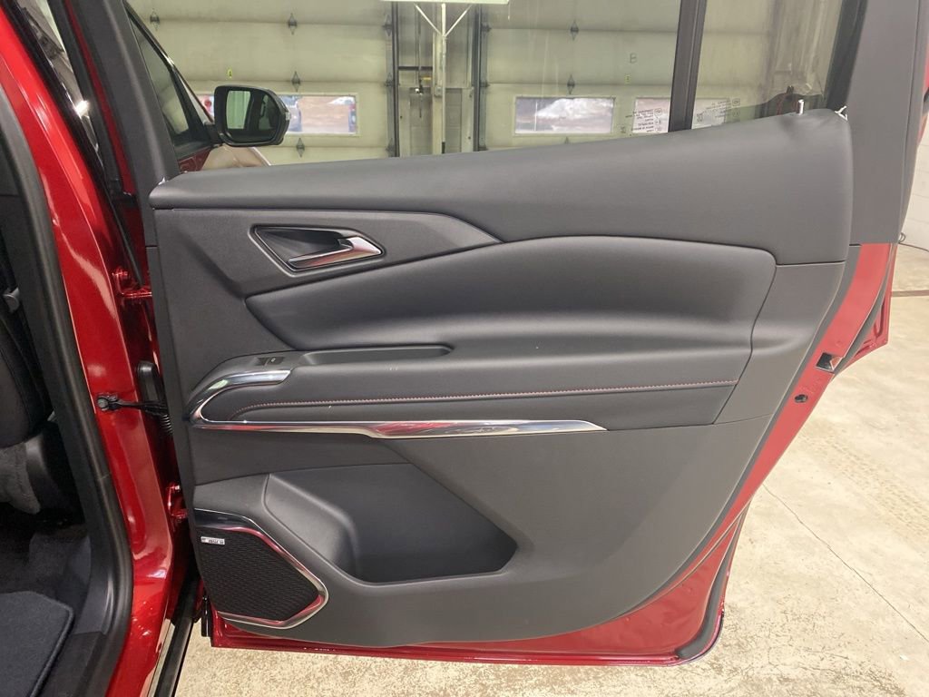 New 2026 Chevrolet Traverse RS w/ LPO, Floor Liner Package AWD/4WD image 21