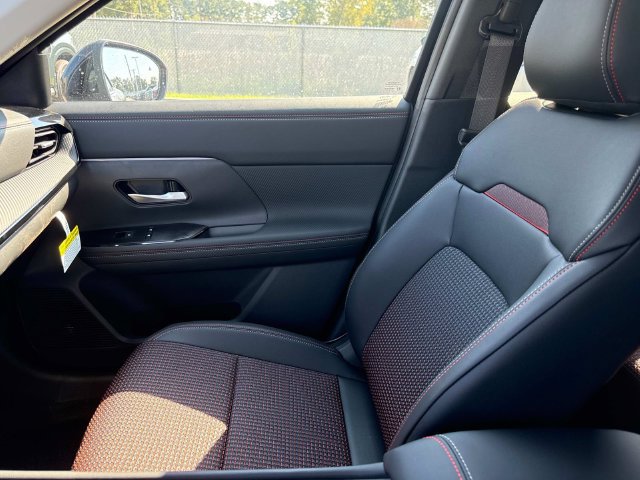 New 2027 Nissan Kicks SR FWD image 18