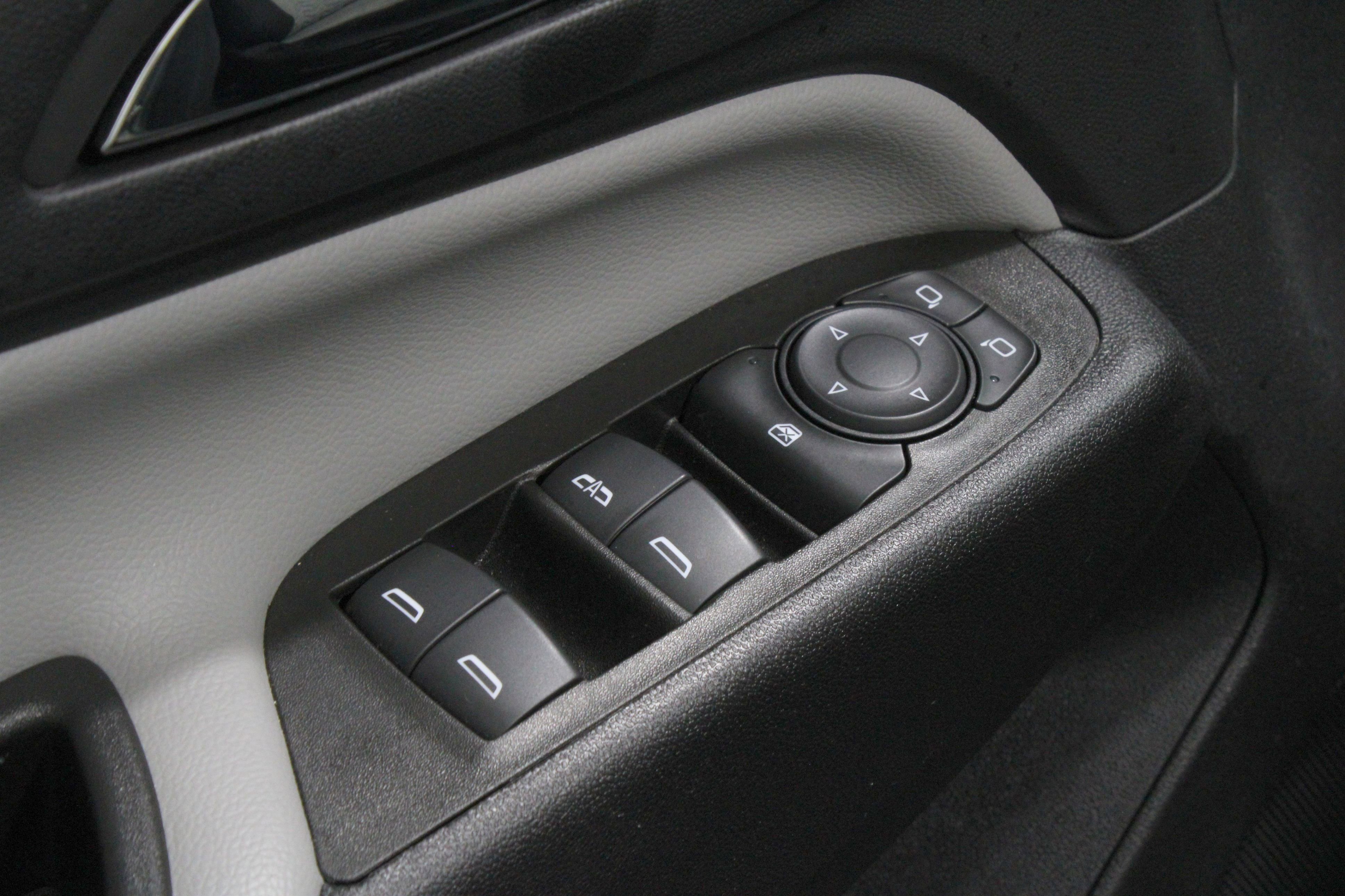 Used 2023 Chevrolet Equinox LT w/ LPO, Floor Liner Package image 4