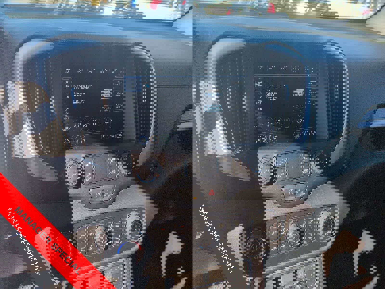 Used 2023 GMC Terrain SLT image 25