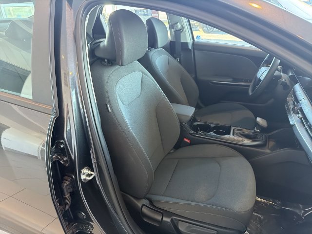 Used 2025 Kia K4 FWD image 19