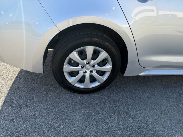 Used 2025 Toyota Corolla LE FWD image 42