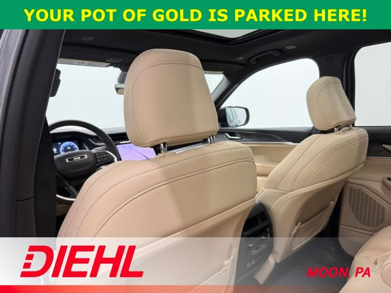 Used 2025 Jeep Grand Cherokee Limited w/ Black Appearance Package image 19