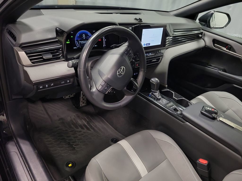 Used 2025 Toyota Camry SE w/ Convenience Package FWD image 13