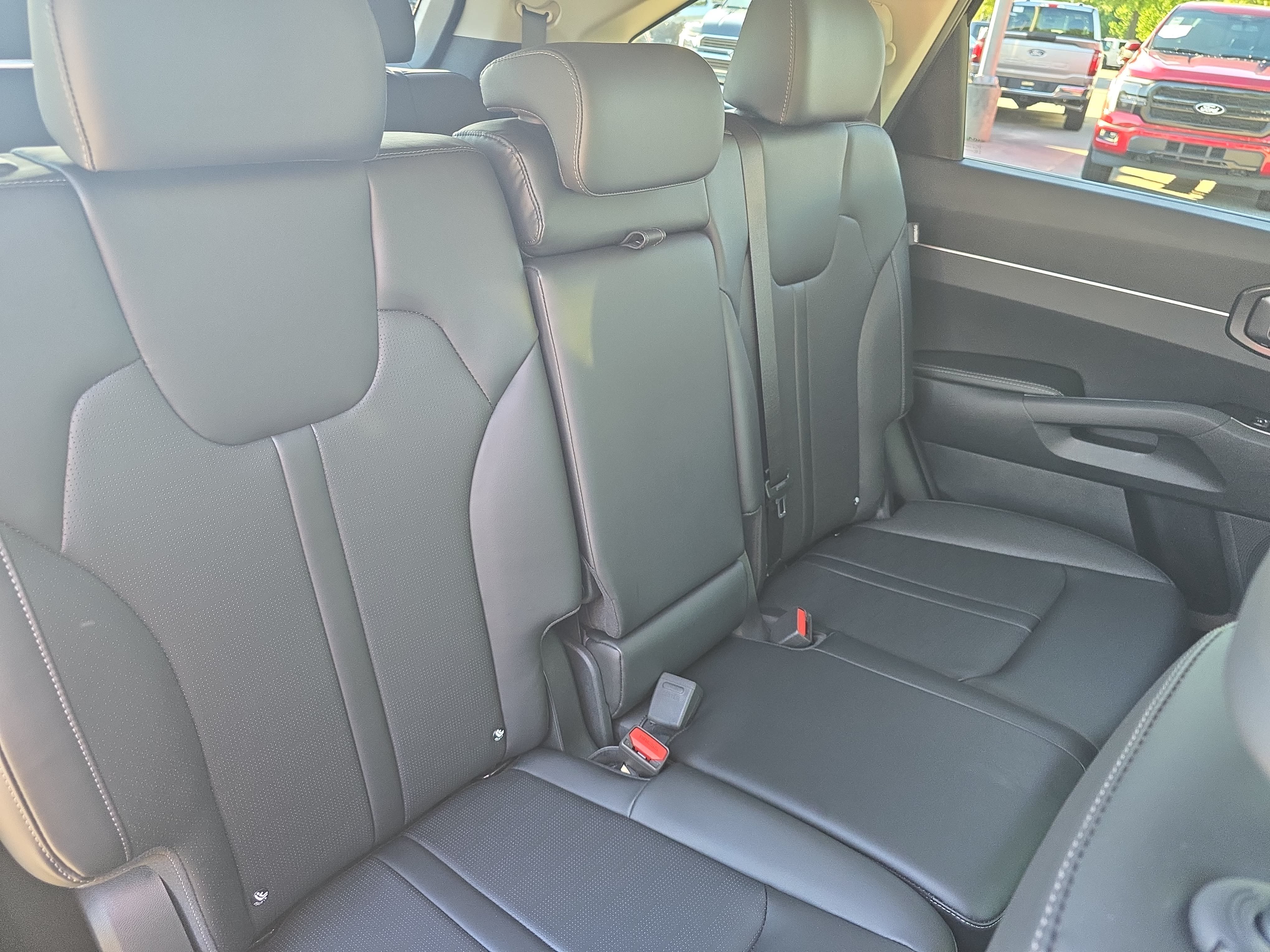 Used 2025 Kia Sorento S AWD/4WD image 11