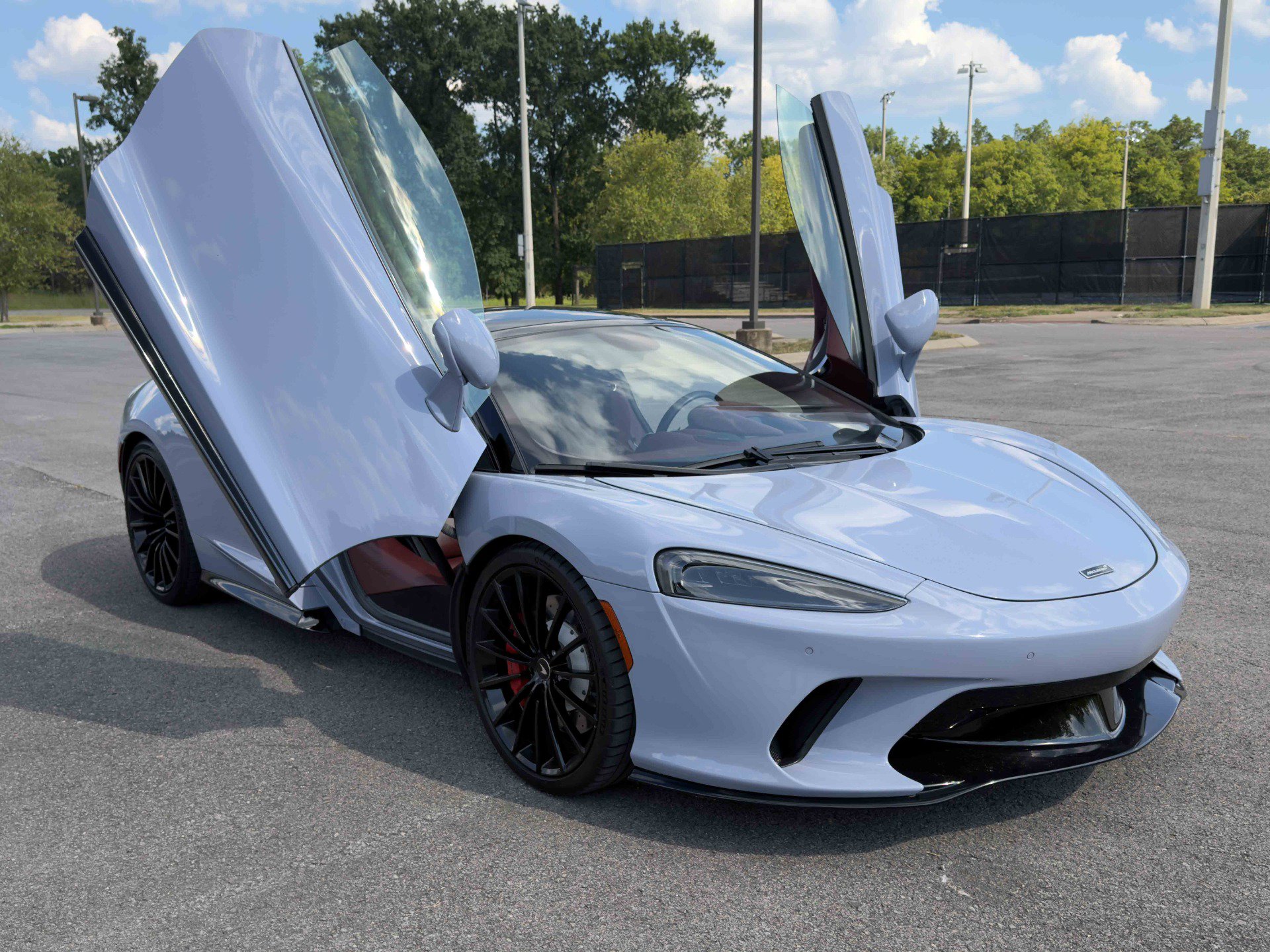 Used 2020 McLaren GT RWD image 1