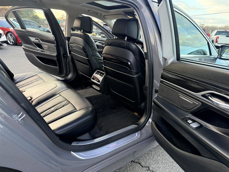 Used 2020 BMW 750i xDrive 750i xDrive AWD w/ Executive Package image 17