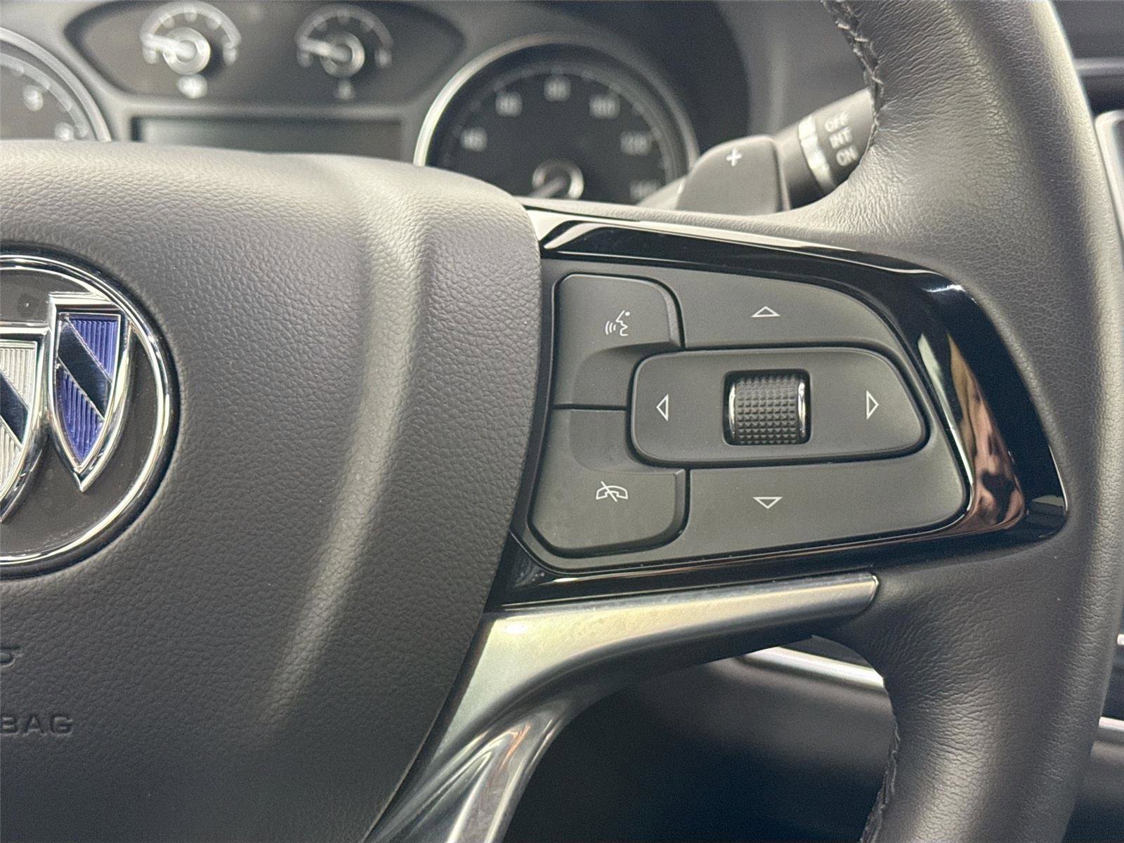 Used 2024 Buick Enclave Essence image 18