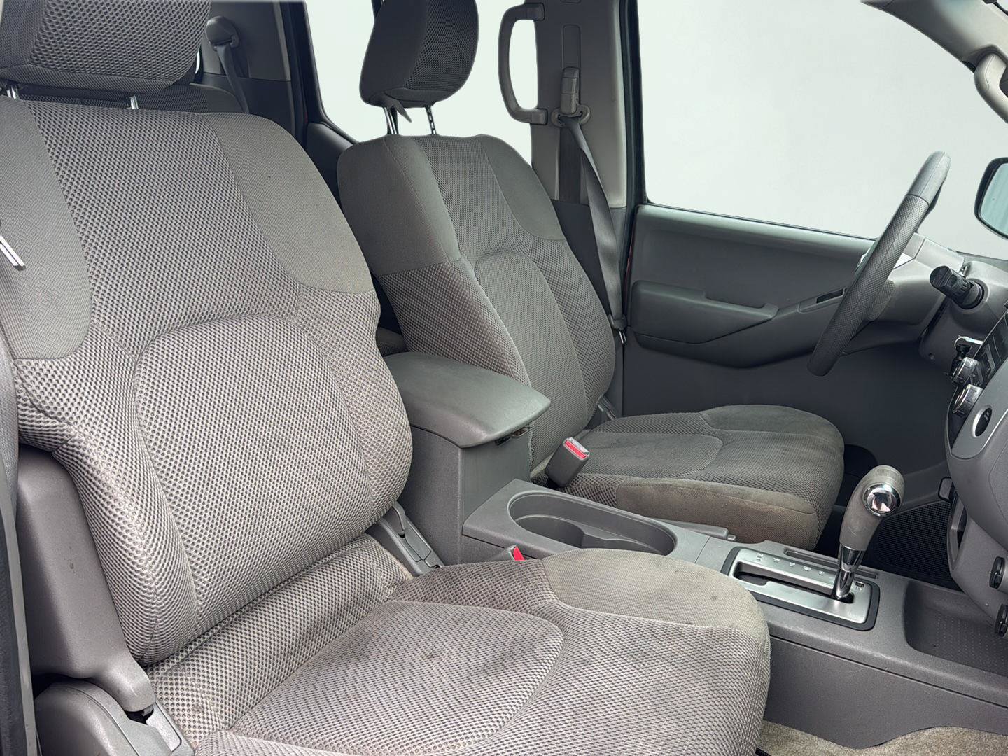 Used 2014 Nissan Frontier SV AWD/4WD image 25