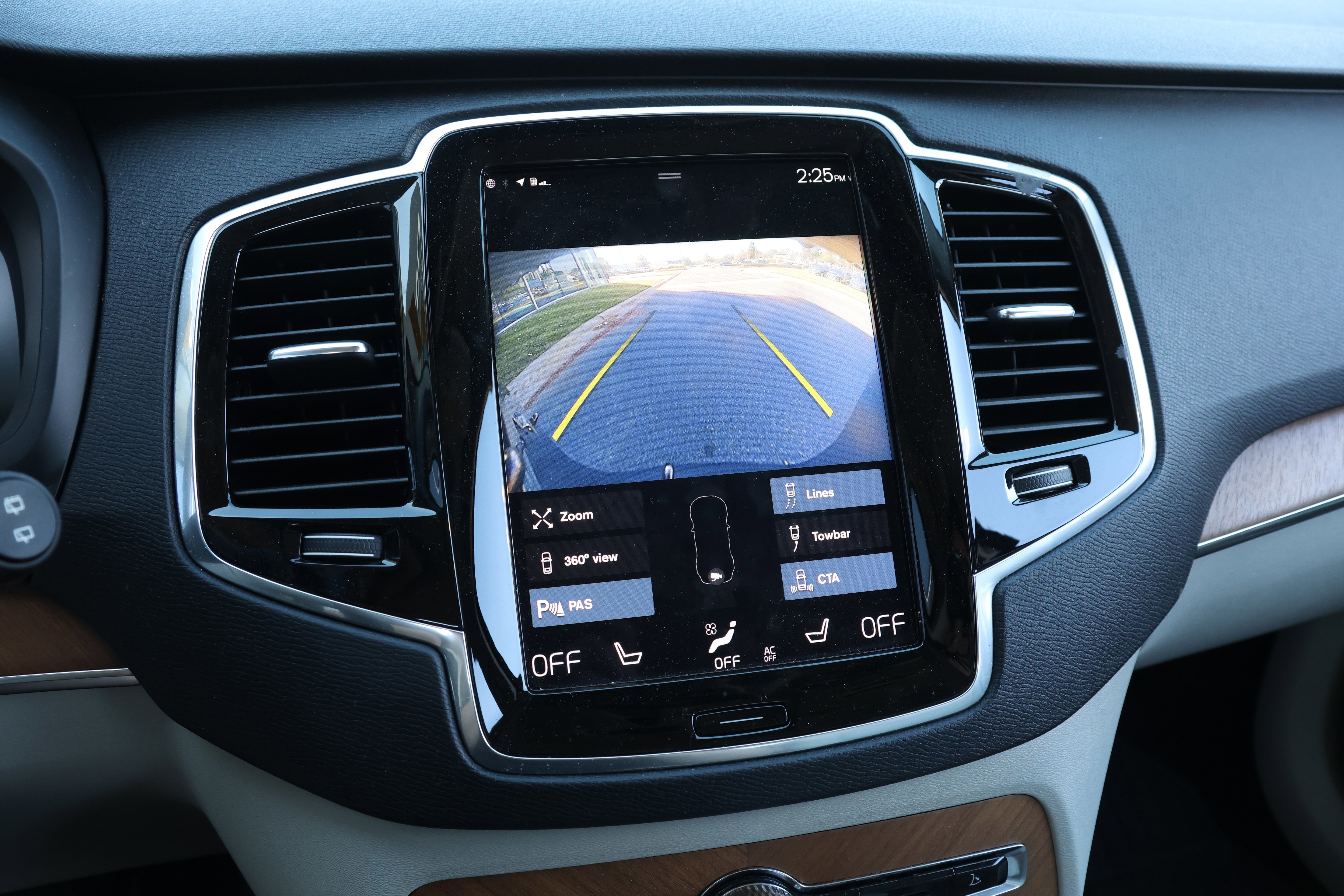 Used 2022 Volvo XC90 T6 Momentum w/ Advanced Package image 24