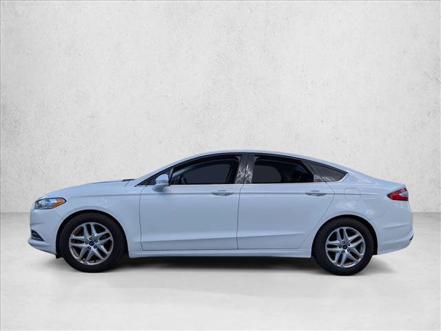 Used 2016 Ford Fusion SE FWD image 2