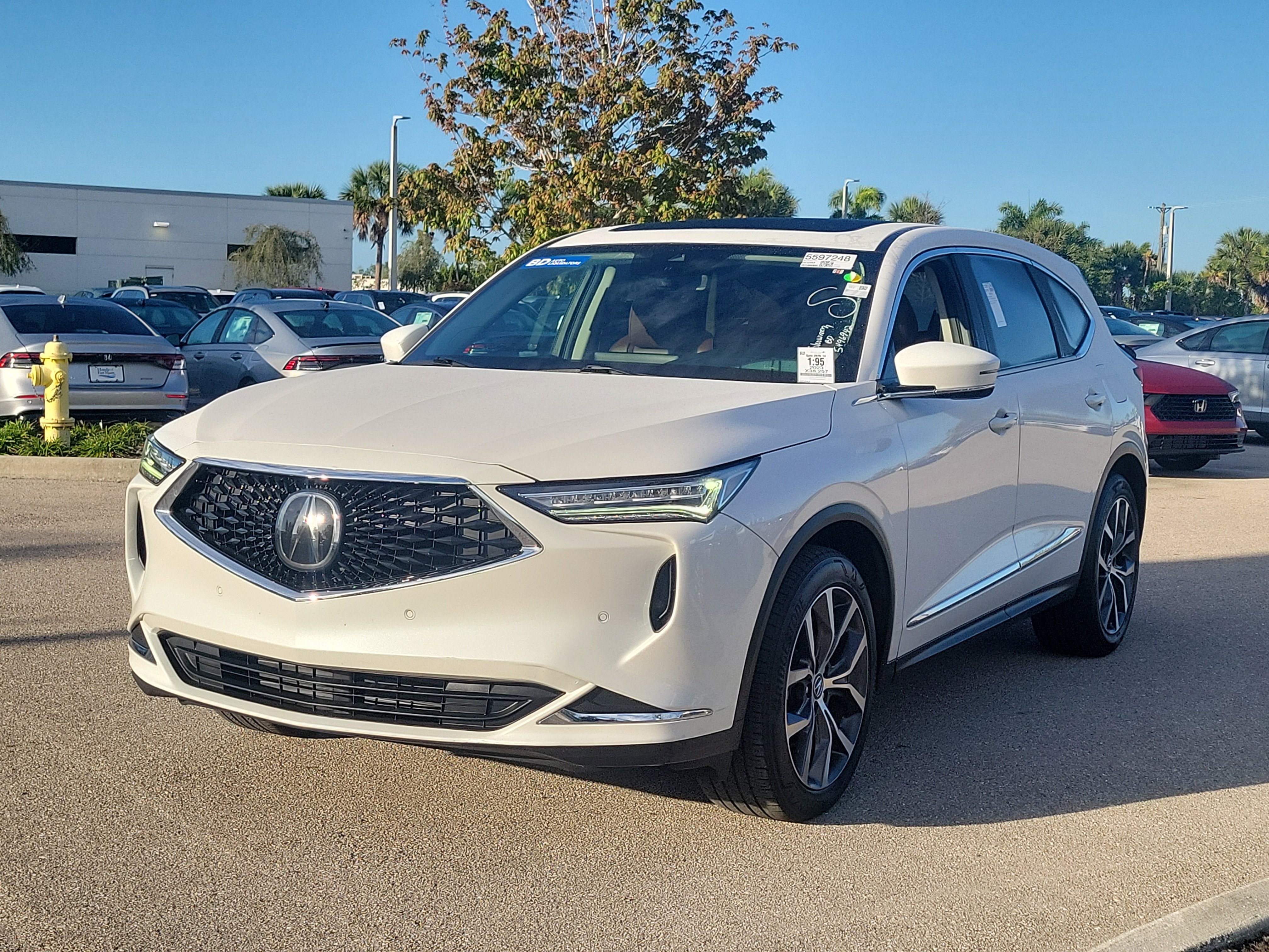 Used 2023 Acura MDX SH-AWD w/ Technology Package image 3