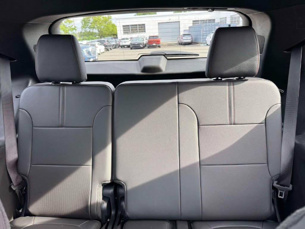 Used 2023 Chevrolet Traverse RS AWD/4WD image 15