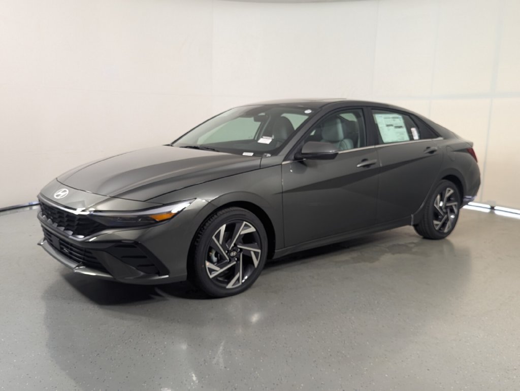 New 2026 Hyundai Elantra Limited FWD image 3