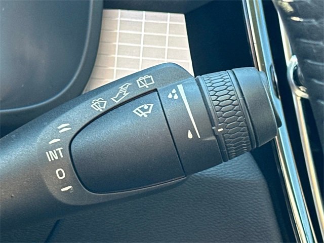 Used 2021 Volvo XC40 T4 Momentum w/ Premium Package image 10