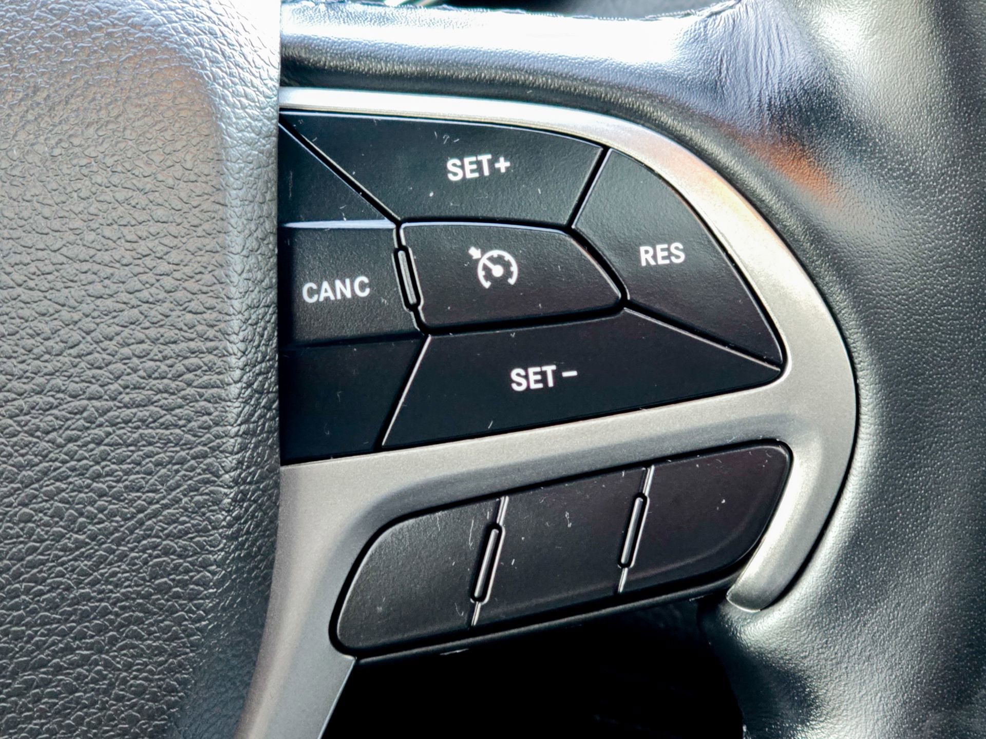 Used 2022 Jeep Grand Cherokee Limited image 37