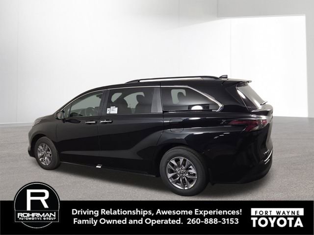 New 2025 Toyota Sienna XLE image 9