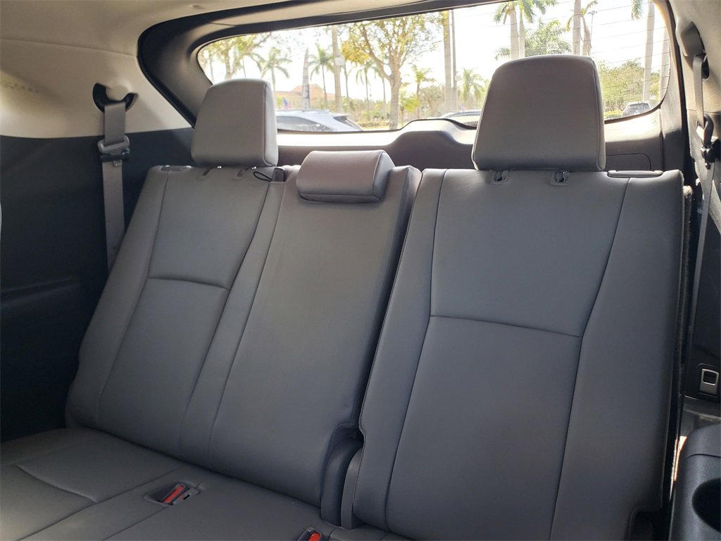 Used 2023 Toyota Highlander XLE image 14