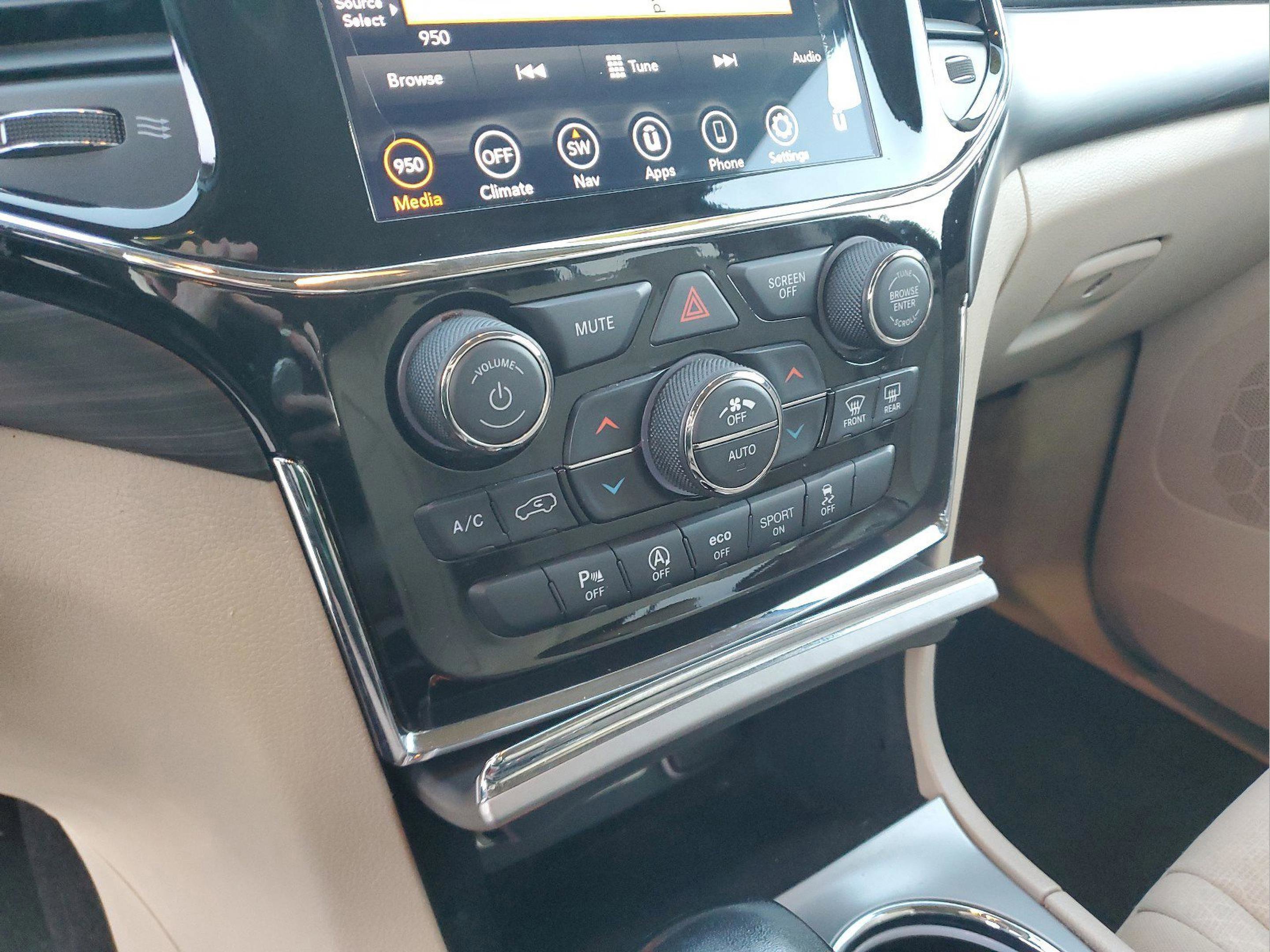 Certified 2022 Jeep Grand Cherokee Laredo E image 23