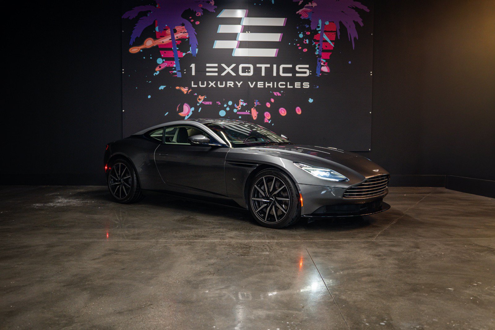 Used 2017 Aston Martin DB11 V12 RWD image 4