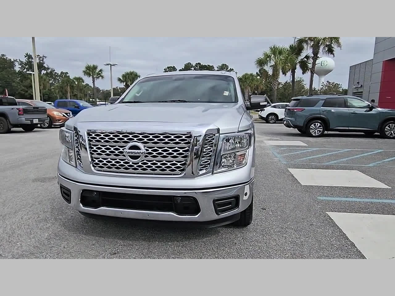 Used 2018 Nissan Titan SV w/ SV Convenience Package RWD image 21