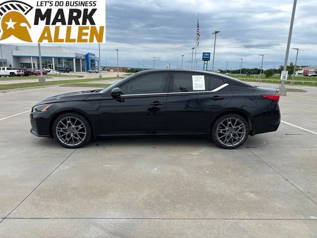 Used 2023 Nissan Altima 2.0 SR FWD image 3