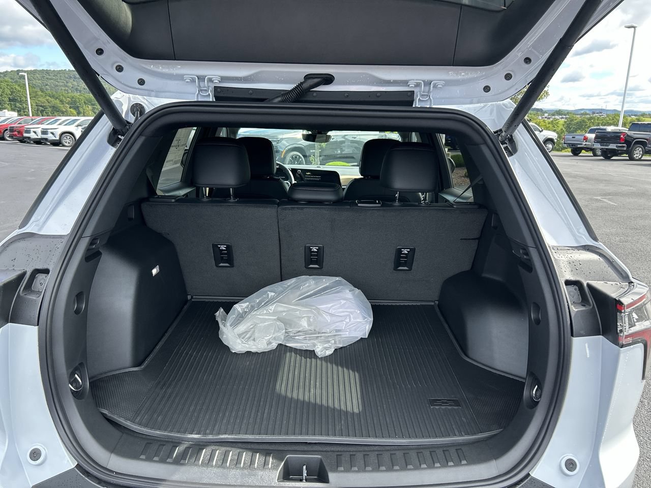 New 2027 Chevrolet Equinox ACTIV w/ Safety and Technology Package AWD/4WD image 19