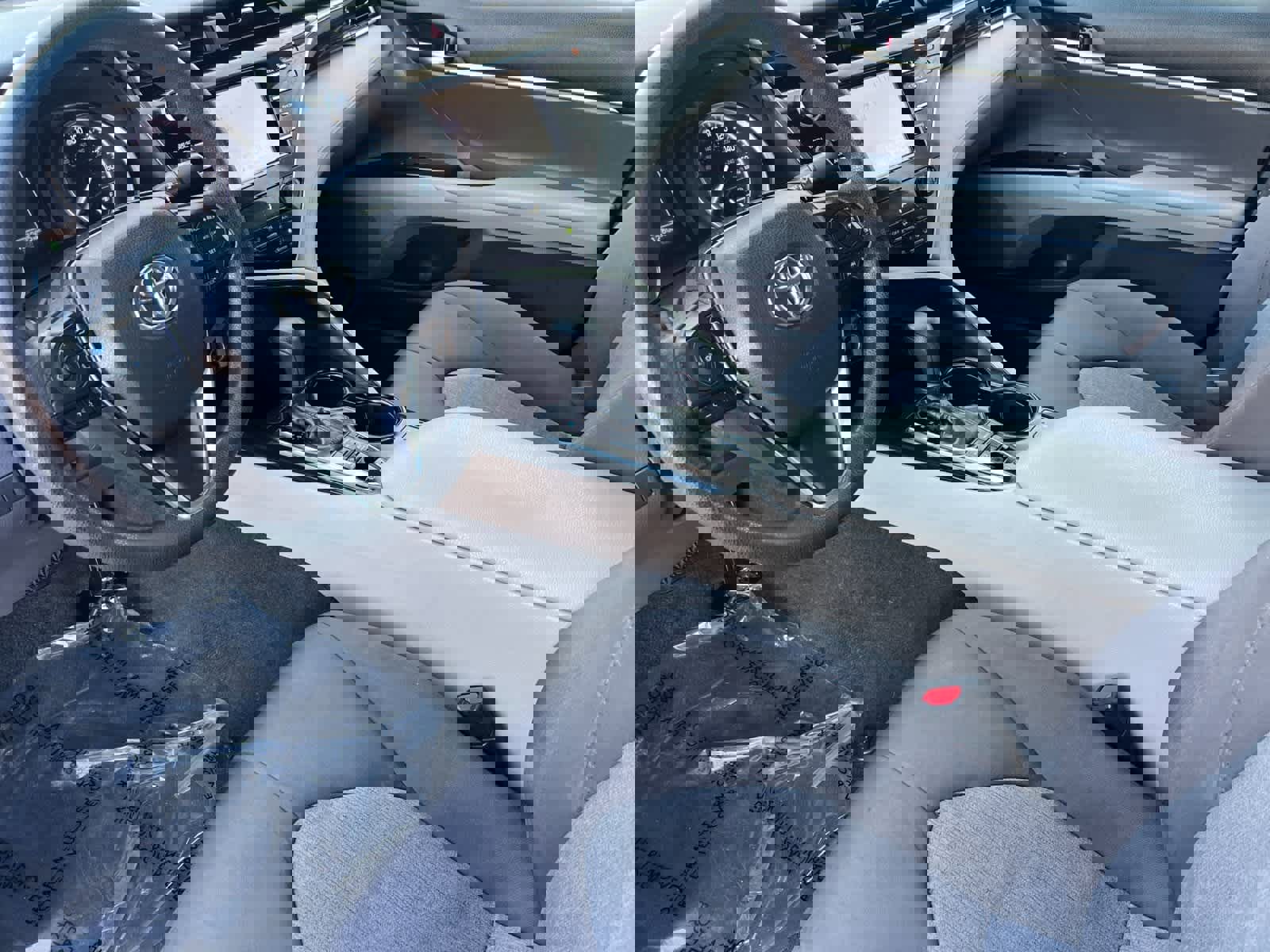 Used 2018 Toyota Camry LE image 12