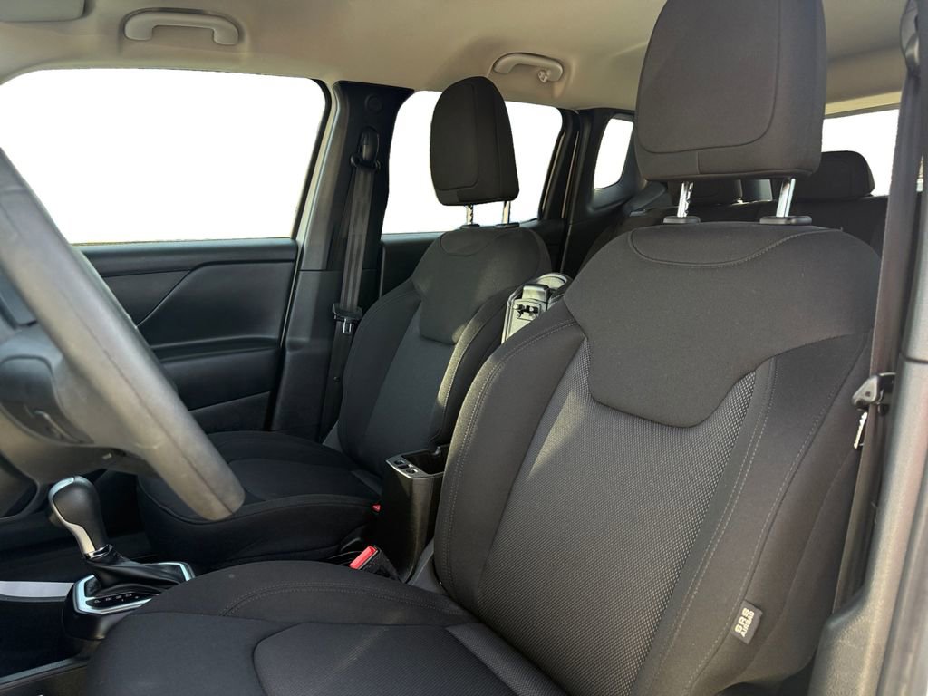 Certified 2023 Jeep Renegade Latitude image 9