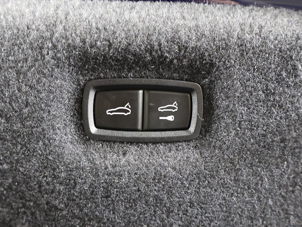 Used 2021 Porsche Taycan Turbo image 24