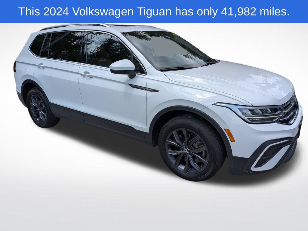 Used 2024 Volkswagen Tiguan SE AWD/4WD image 1