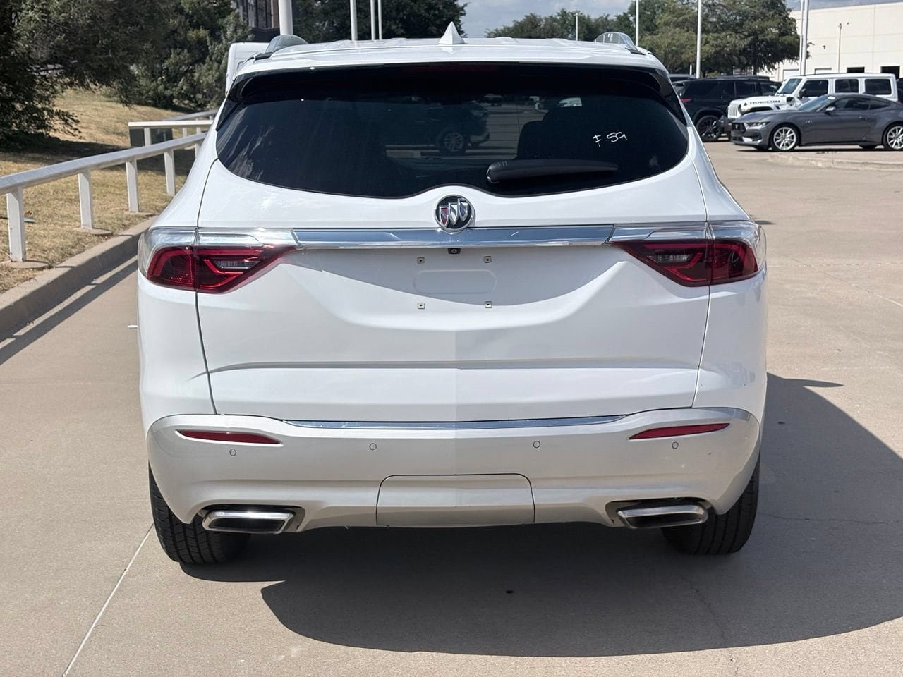 Used 2022 Buick Enclave Essence FWD image 5