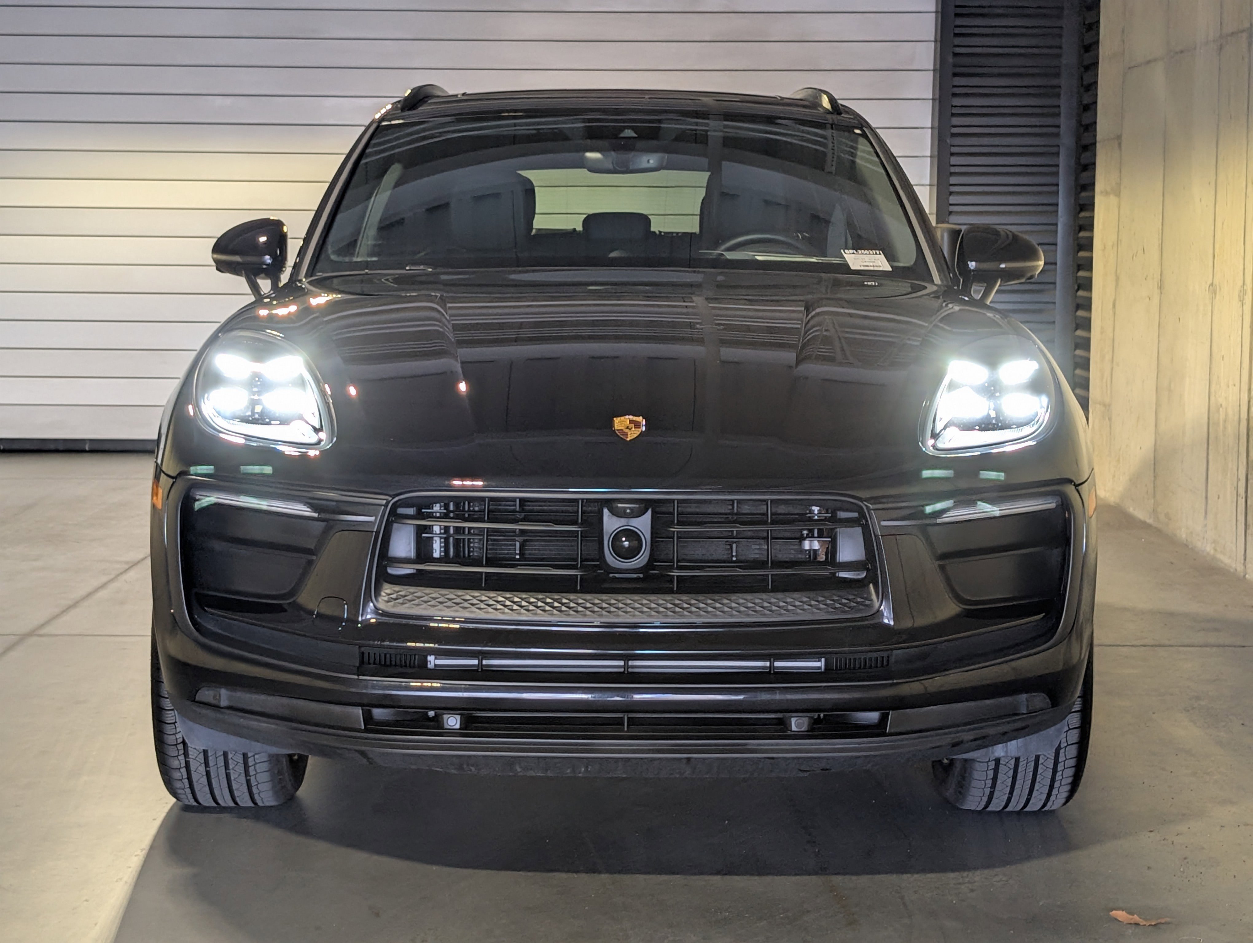 Certified 2025 Porsche Macan image 12
