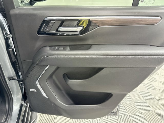 Used 2025 Chevrolet Tahoe Premier AWD/4WD image 24